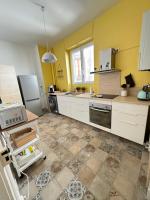 Kuchnia lub aneks kuchenny w obiekcie Le Charme de Colmar - Proche centre ville et gare - 8 personnes - arrivée autonome