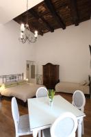 A seating area at Napoli Pietrasanta LT