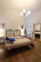A bed or beds in a room at Napoli Pietrasanta LT