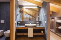 A bathroom at Excelsior Planet