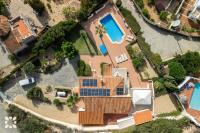 Bazén v ubytovaní Villa Mima by Abahana Villas alebo v jeho blízkosti