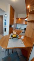 Kuchyňa alebo kuchynka v ubytovaní Apartament Sympatia Kołobrzeg Etna Polonia 718