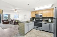 SunDestin Resort Unit 0217にあるキッチンまたは簡易キッチン