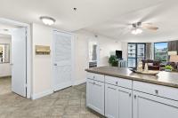 SunDestin Resort Unit 0217にあるキッチンまたは簡易キッチン