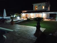 A garden outside Villa in Campagna con Piscina Privata