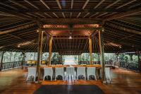 チャングーにあるKropak Cangguのパビリオン(椅子、テーブル付)