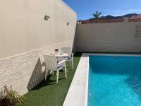 Bazén v ubytovaní Mar&Mar, apartamento con solárium y piscina alebo v jeho blízkosti