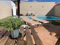 Bazén v ubytovaní Mar&Mar, apartamento con solárium y piscina alebo v jeho blízkosti