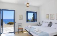 Posteľ alebo postele v izbe v ubytovaní Stunning Home In Ampela, Syros