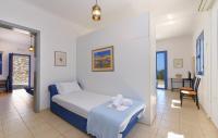 Posteľ alebo postele v izbe v ubytovaní Stunning Home In Ampela, Syros