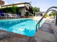 The swimming pool at or close to Holiday Home Rêve d'Or by Interhome