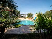 The swimming pool at or close to Holiday Home Rêve d'Or by Interhome
