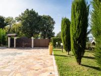 A garden outside Holiday Home Rêve d'Or by Interhome