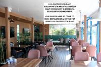 Posezení v ubytování Mavi Restaurant & Apartments 3