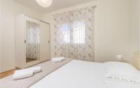 Postel nebo postele na pokoji v ubytování 3 Bedroom Stunning Apartment In Kustici