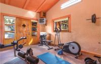 Fitness centrum a/nebo fitness zařízení v ubytování Beautiful Apartment In Pula With Sauna