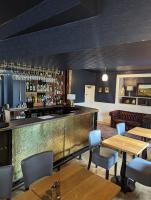 Lounge atau bar di The Duke Hotel