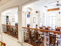 Restaurace v ubytování Village Hotel Albert Court by Far East Hospitality