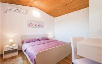 Posteľ alebo postele v izbe v ubytovaní Stunning Home In Banjol