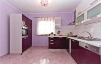 Kuchyňa alebo kuchynka v ubytovaní Holiday Home Peresiji I