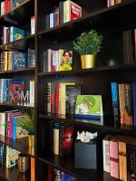 ホテルにある図書室