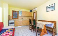Kuchyňa alebo kuchynka v ubytovaní Nice Apartment In Povile With Wifi