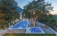 Bazén v ubytovaní Six-Bedroom Holiday Home In Zagvozd alebo v jeho blízkosti