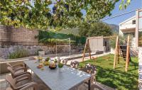 Vonkajšia záhrada v ubytovaní Six-Bedroom Holiday Home In Zagvozd