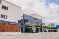 un edificio con un cartel para una tienda en Go Inn Goiana by Atlantica Hotels, en Goiana