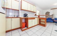 Kuchyňa alebo kuchynka v ubytovaní 2 Bedroom Lovely Apartment In Grizane