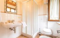 A bathroom at Villa Dei Girasoli