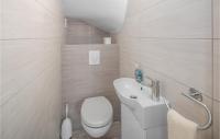 Kúpeľňa v ubytovaní 3 Bedroom Lovely Home In Porec