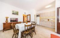Kuchyňa alebo kuchynka v ubytovaní Holiday Home Sabunike