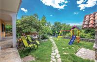 Herní místnost nebo prostor pro děti v ubytování 4 Bedroom Cozy Home In Krizisce