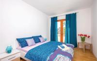 Postel nebo postele na pokoji v ubytování 4 Bedroom Cozy Home In Krizisce