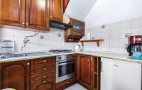 Kuchyň nebo kuchyňský kout v ubytování 4 Bedroom Cozy Home In Krizisce