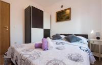 Posteľ alebo postele v izbe v ubytovaní Nice Apartment In Rovanjska - Jasenice