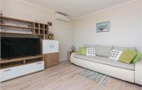 TV a/nebo společenská místnost v ubytování Apartment Kozino I