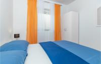 Posteľ alebo postele v izbe v ubytovaní Beautiful Apartment In Jadranovo
