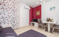 Posteľ alebo postele v izbe v ubytovaní 1 Bedroom Stunning Apartment In Vrh