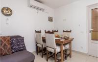 Posedenie v ubytovaní Awesome Apartment In Veli Losinj