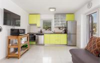 Kuchyňa alebo kuchynka v ubytovaní Awesome Apartment In Veli Losinj