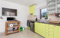 Kuchyňa alebo kuchynka v ubytovaní Awesome Apartment In Veli Losinj