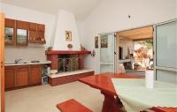 Kuchyň nebo kuchyňský kout v ubytování Holiday Home Zrnovo With Fireplace X