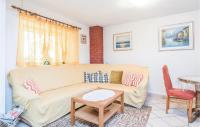 Posedenie v ubytovaní Five-Bedroom Holiday Home In Orebic