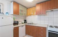 Kuchyňa alebo kuchynka v ubytovaní Five-Bedroom Holiday Home In Orebic