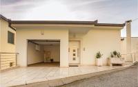 Exteriér alebo vchod do ubytovania Four-Bedroom Holiday Home In Brist