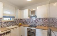 Kuchyňa alebo kuchynka v ubytovaní Four-Bedroom Holiday Home In Brist