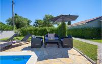 Bazén v ubytovaní Holiday Home Perci 13 alebo v jeho blízkosti
