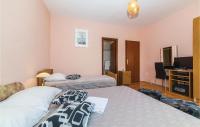 Posteľ alebo postele v izbe v ubytovaní Two-Bedroom Apartment With Sea View In Okrug Gornji